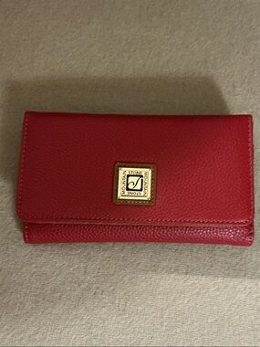 Stone Mountain Accessories Red Leather Fold-Over Wallet with Gold Logo Plaque